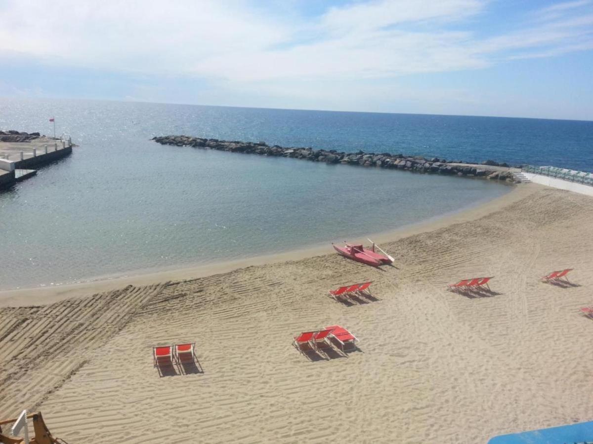 Evycasavacanze Sanremo Bagian luar foto